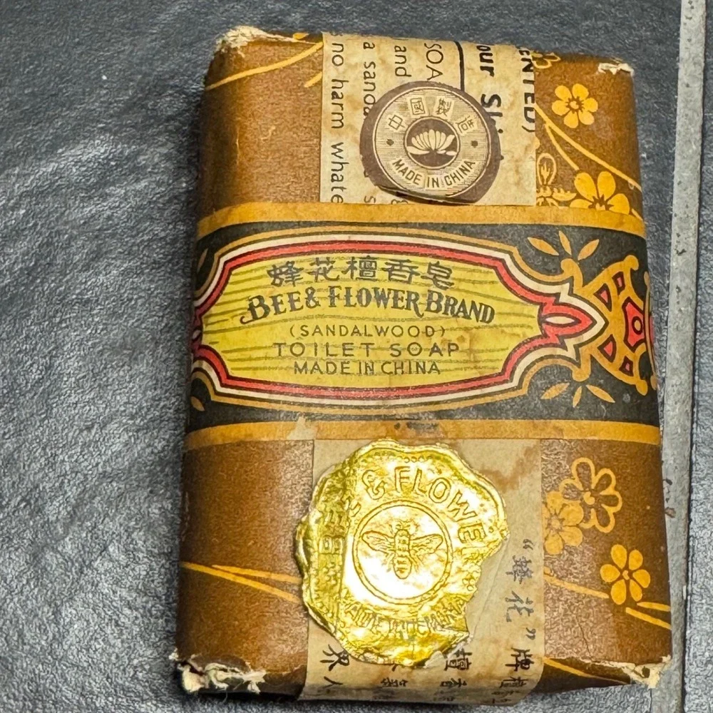 New Bee & Flower Brand‎ Sandalwood Toilet Soap Vintage Wrapped Bar Made in China
